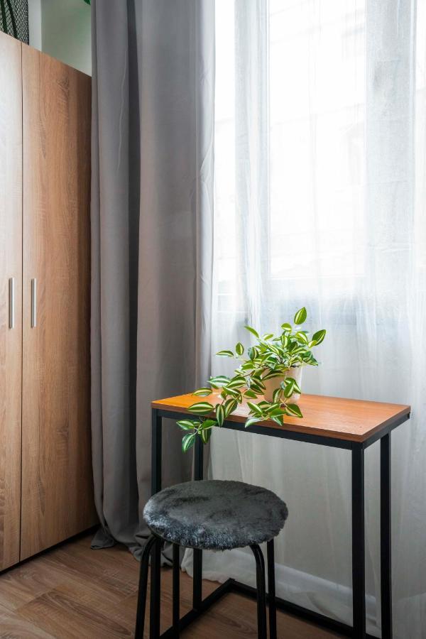 Tom Thumb & Thumbelina ~ 2 Private Rooms In Sofia Center エクステリア 写真